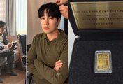 So Ji Sub gifts gold to the cast and crew again after 'Agent Kim Reactivated', joking, "If I become a supporting actor, I'll have to switch to silver"