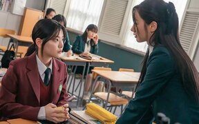 Hyeri’s Mysterious Smile Sparks Fierce Drama Showdown — What’s Behind That Look?