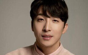 "Taeyang's Older Brother" Dong Hyun Bae Signs Exclusive Contract with iHQ for New Chapter in His Acting Career