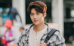 Kim Seon Ho’s Shocking Agency Change—Did He Get a Huge Paycheck to Ditch Song Joong Ki’s Agency?