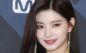 EVERGLOW’s Yiren shocks fans by revealing she has never been paid: "I have zero earnings, but I still don’t want to give up"