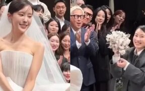 Jo Hyun Ah caught the bouquet but no one noticed as everyone was too busy talking about Hyomin’s husband
