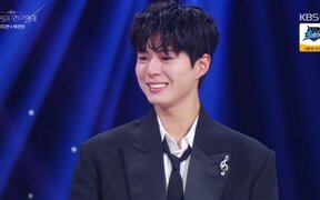 Park Bo Gum breaks down in tears on air during 'The Seasons', show briefly stops due to rare emotional moment