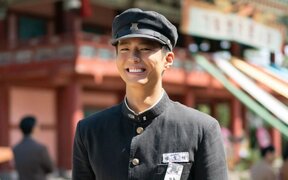 Park Bo Gum secretly covered up a filming mistake to protect the staff, and fans are loving his kind heart once again