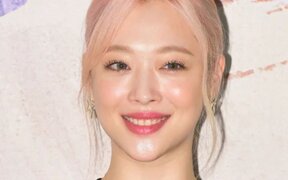 Late Sulli’s brother shares emotional message about her passing and fans are worried after his heartfelt post