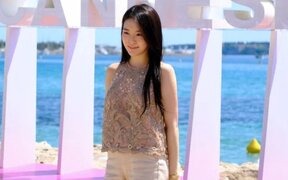 Jo Hye Jung walks the Cannes pink carpet like a real star and English Skills