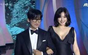 Pregnant Lee Ha Nui turns heads with her glowing baby bump and goddess visuals at the Baeksang Awards