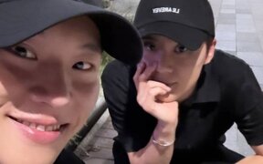 Kim Junsu posts rare photo with Kim Sung Cheol from Haeundae Beach, fans shower them with love