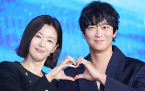 Jun Ji Hyun says she bragged about Kang Dong Won to her husband every day, jokes “technically he’s my oppa”