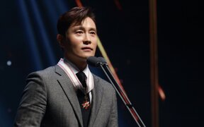 Lee Byung Hun wins one of Korea’s highest cultural awards and admits he feels shy about it — “I never aimed for something this big”