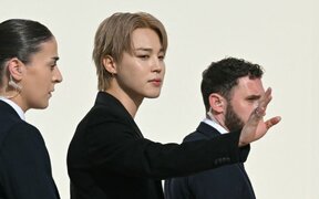 BTS’s Jimin steals the spotlight at Paris Fashion Week as global media call him “the source of a phenomenon beyond music”