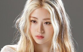 LE SSERAFIM’s Huh Yunjin reveals she gave up her dream U.S. college to debut as a K-pop idol, “I even paid the tuition before getting the call”