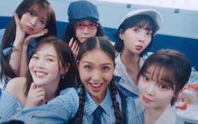 Oh My Girl’s Mimi shares her heartbreaking early debut story, “I was left alone while the members filmed a commercial because I didn’t fit the concept”