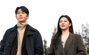 Netflix romance "Can This Love Be Translated?" sweeps buzz rankings again as Go Youn Jung and Kim Seon Ho dominate No. 1 and No. 2