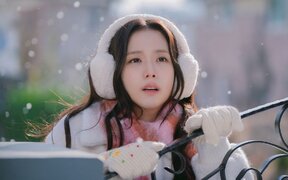 Jisoo’s new drama “Boyfriend on Demand” draws global attention with 185 IMDb reviews in three days and climbs to No.5 worldwide on Netflix charts