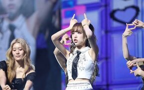 Choi Yena wins over fans with powerful live vocals and sweet fan moments at her solo concert in Macau