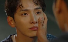 Kim Dong Kyu draws attention in “Absolute Value of Romance” as the warm teacher who connects both reality and the web novel world
