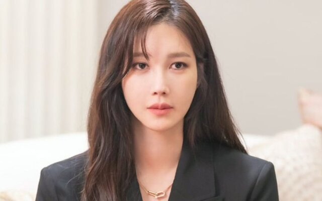 Lee Ji Ah Caught Up in Shocking 35 Billion Won Inheritance Battle—Family Accuses Her Father of Forgery, Agency Speaks Out