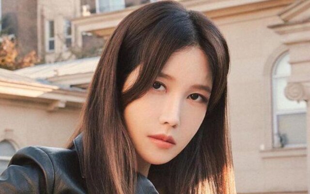 Lee Ji Ah Breaks Silence on Family Drama—Says She Cut Ties with Parents Over 10 Years Ago &amp; Apologizes for Grandfather’s Pro-Japanese Past