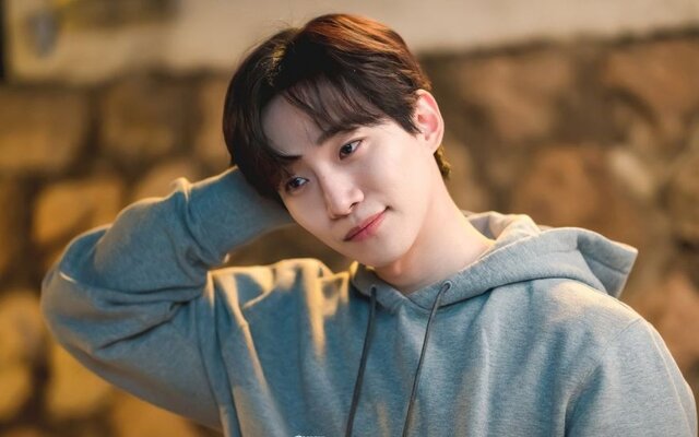 Lee Junho proves he's a true gentleman — leaves JYP after 17 years and gives every staff member a sweet goodbye gift