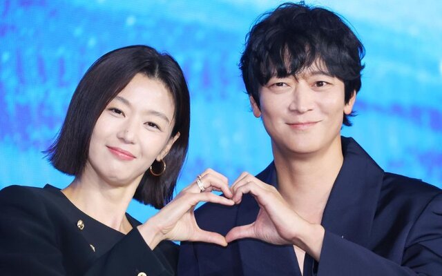 Jun Ji Hyun says she bragged about Kang Dong Won to her husband every day, jokes “technically he’s my oppa”