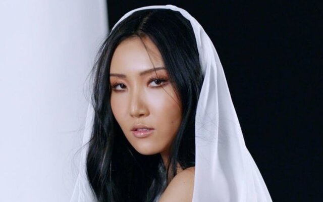 Hwasa opens up about almost leaving her agency before debut after shaving her head and refusing to lose weight