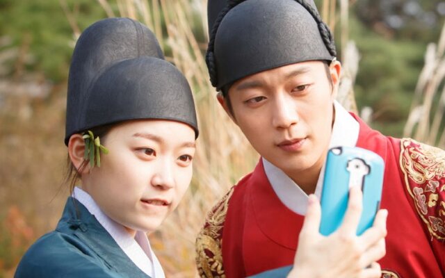 Yoon Doo Joon and Kim Seul Gi’s 'Splash Splash Love: The Movie' surpasses 10,000 viewers — 10 years after its original release