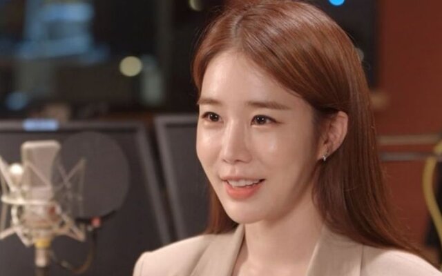 Yoo In Na praised again for her generosity — staff reveal she personally gave cash gifts to everyone on set during the holidays
