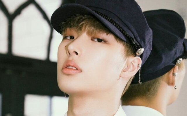 ATEEZ’s Mingi suffers finger fracture in stage fall but continues schedule with cast, showing unstoppable dedication