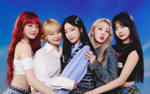 LE SSERAFIM fans hold truck protest in front of HYBE demanding separation from NewJeans after comeback announcement