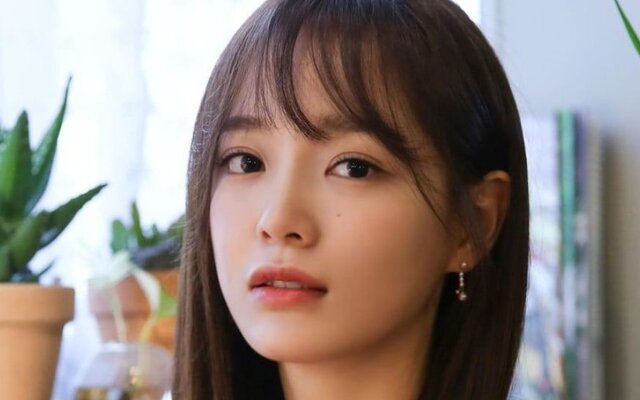 Kim Sejeong is reportedly leaving Jellyfish after 10 years as BH Entertainment carefully responds to growing reports of her next big career move