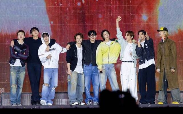 SEVENTEEN moves fans to tears as all 13 members agree to renew contracts together