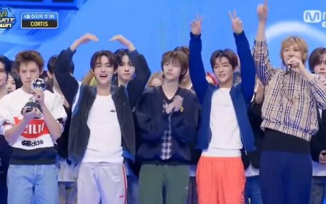 CORTIS breaks down in tears after winning their first music show trophy with “REDRED” before their new album even drops