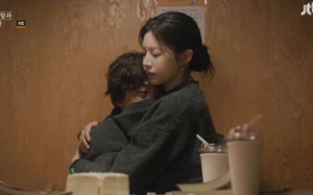 Go Youn Jung and Koo Kyo Hwan’s “cardigan hug” scene in “We Are All Trying Here” divides viewers over its meaning