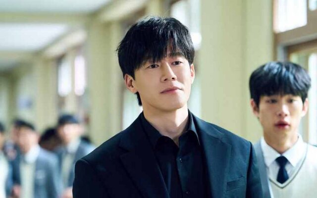 Kim Mu Yeol’s “Teach You a Lesson” becomes Netflix Korea’s No. 1 series just one day after release as viewers praise his powerful transformation