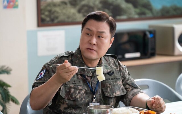 Yoon Kyung Ho says he was happy to finally play the role fans always told him would suit him in “The Legend of Kitchen Soldier”
