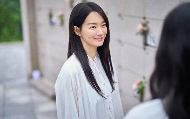 Shin Min Ah’s new thriller "The Eyes" makes a surprise rise to No. 1 after passing 500,000 moviegoers