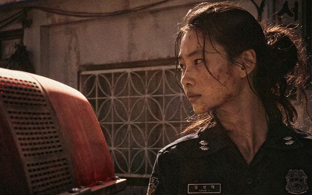 Jung Ho Yeon makes a powerful movie debut in “Hope” as her action, humor, and chemistry with Hwang Jung Min and Jo In Sung draw attention