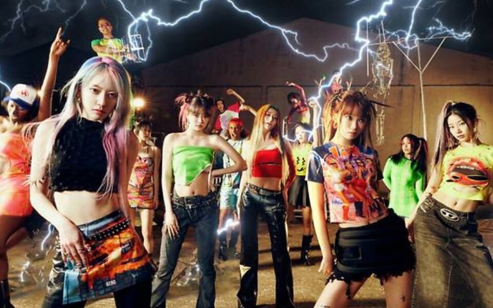 Image for LE SSERAFIM Makes a Splash on Billboard for 6 Weeks