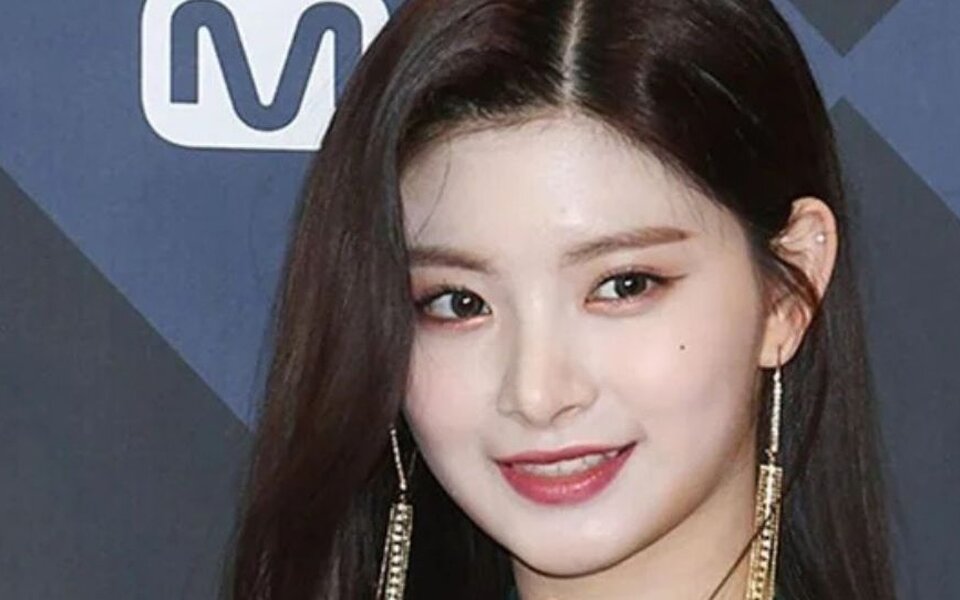Image for EVERGLOW’s Yiren shocks fans by revealing she has never been paid: "I have zero earnings, but I still don’t want to give up"