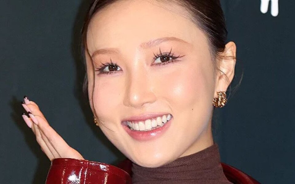 Image for MAMAMOO’s Hwasa Donates 100 Million Won to Wildfire Victims, Becomes an Honors Club Member