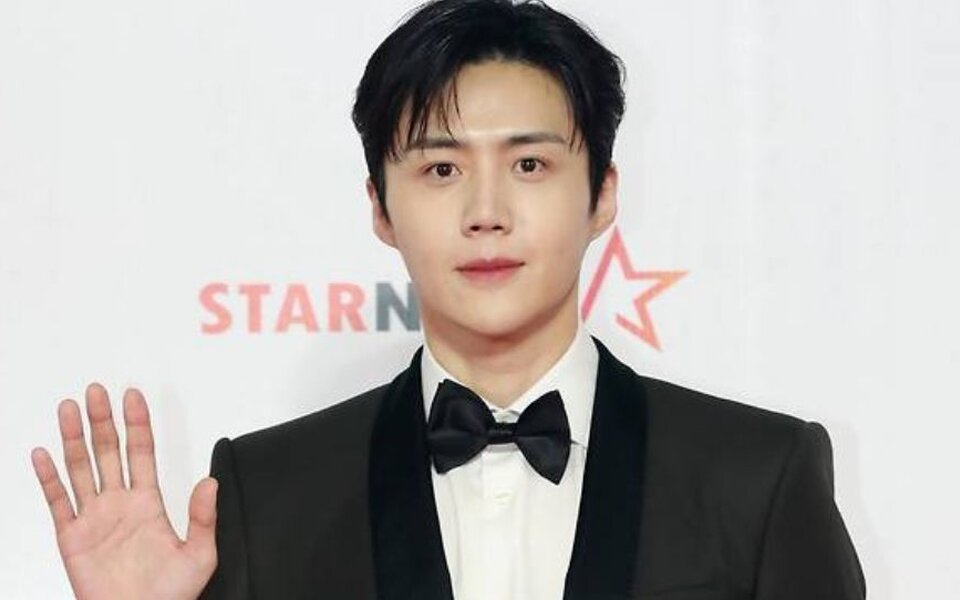 Image for Kim Seon Ho Reportedly Got a 2 Billion KRW Signing Bonus from Fantagio? - Agency Responds to the Big Rumor About His Fresh Start
