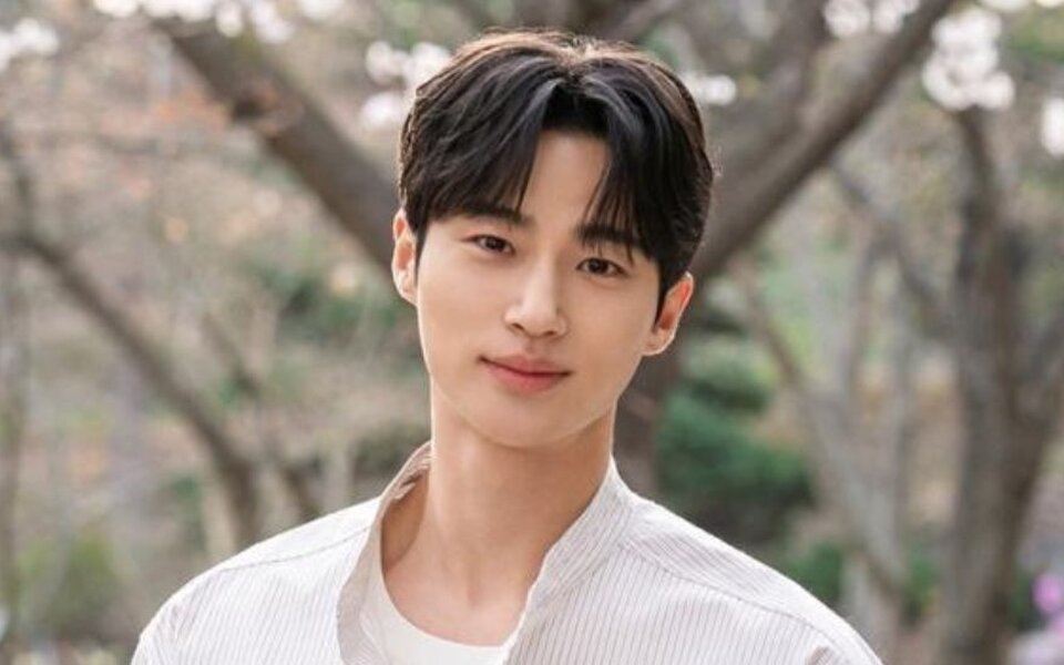 Image for Byeon Woo Seok proves his star power by ranking no. 1 in ad model brand index this May