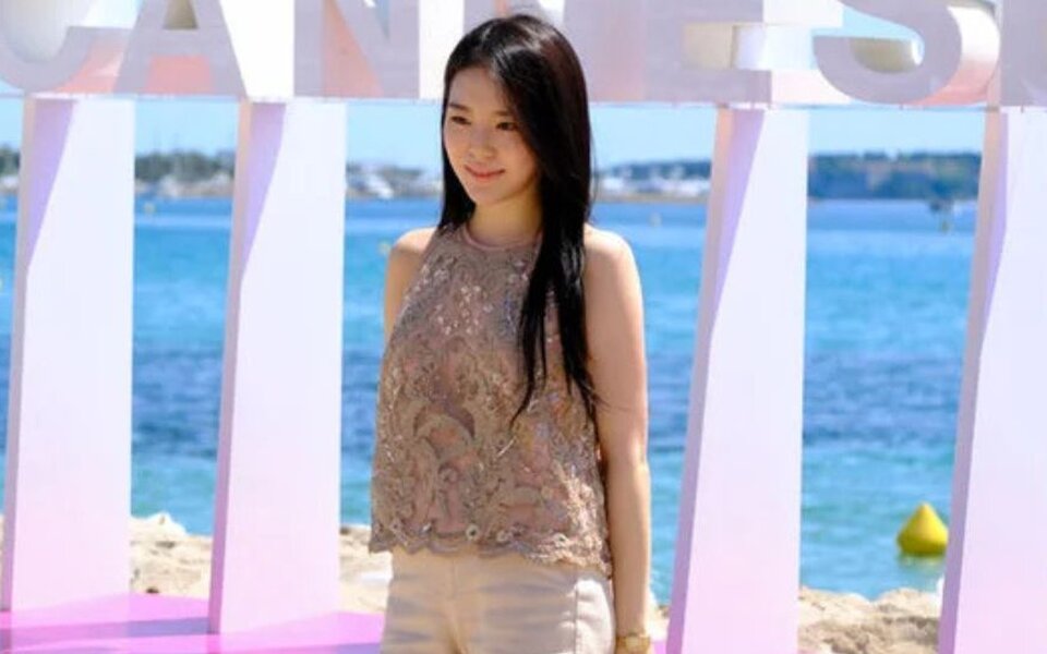 Image for Jo Hye Jung walks the Cannes pink carpet like a real star and English Skills