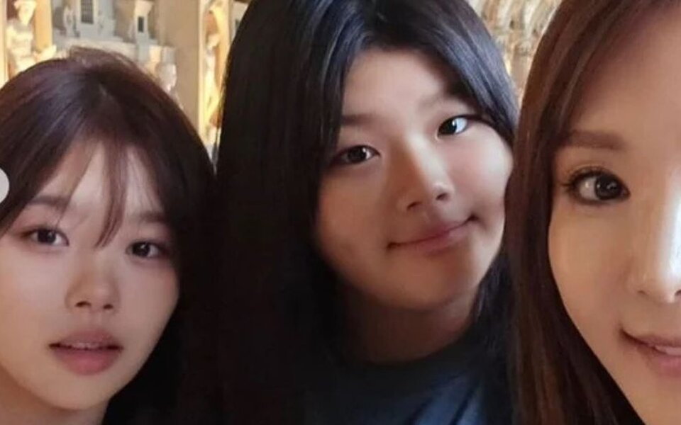 Image for Netizens shocked after mistaking Lee Dong Gook’s daughter for actress Kim Yoo Jung