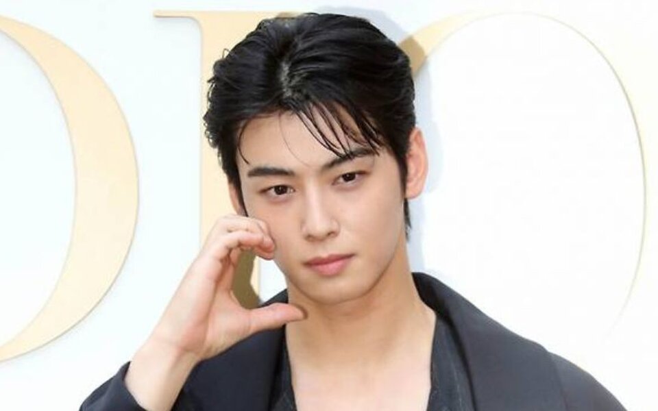 Cha Eun Woo shares touching goodbye message before army enlistment : “Please don’t forget me”