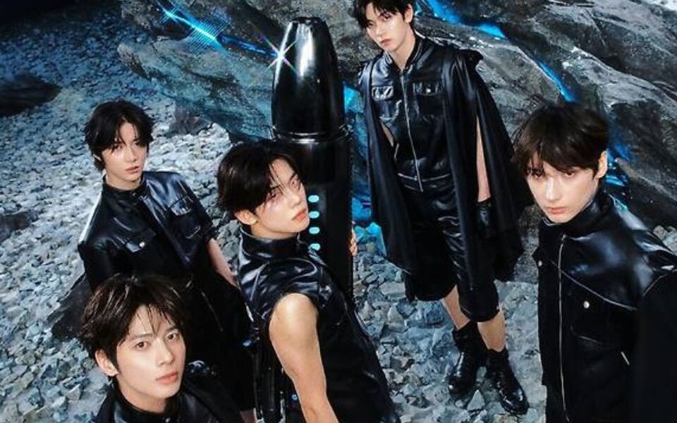 Image for TXT prove their strength in Japan as new album goes back to No.1 on Oricon even after promotions ended