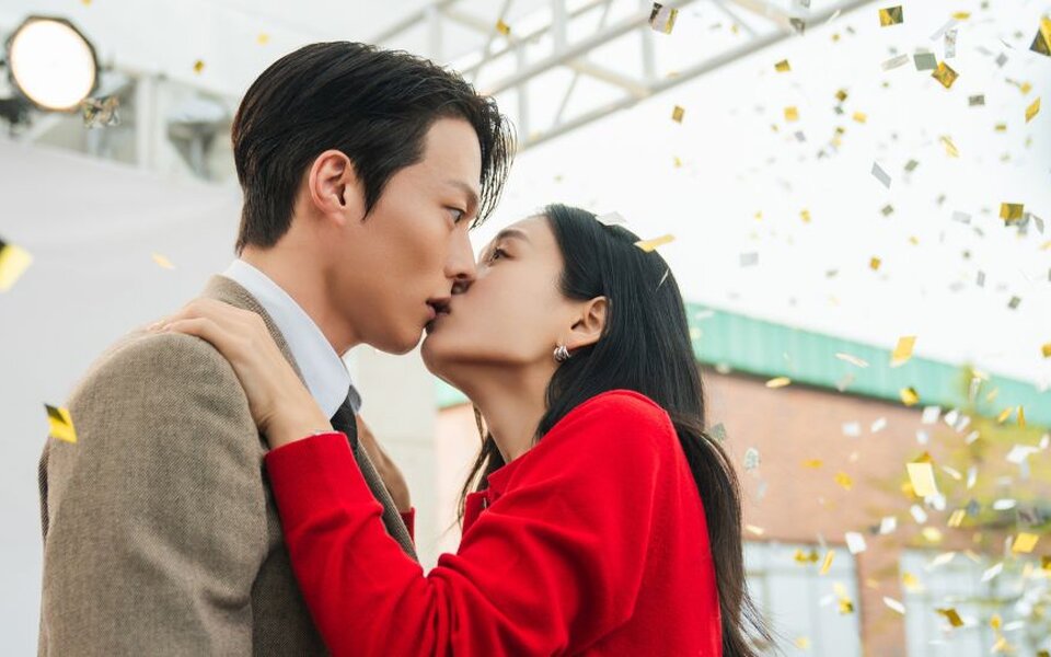 Image for Jang Ki Yong and Ahn Eun Jin’s ‘Dynamite Kiss’ breaks ratings records and ranks Netflix Global TOP 2 as viewers fall in love with the drama