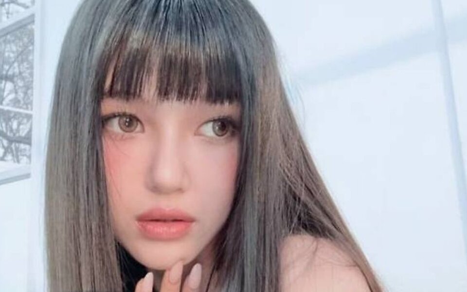 Image for Danielle sparks talk of a new start as she updates SNS profile and opens a Chinese account after leaving NewJeans