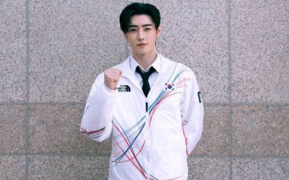 Image for Former figure skater ENHYPEN’s Sung Hoon makes fans proud as he is chosen to carry the torch at the Milan Winter Olympics